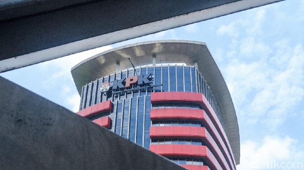 KPK Panggil Analis OJK Jadi Saksi Kasus Dana CSR BI-OJK: Apa yang Terjadi?